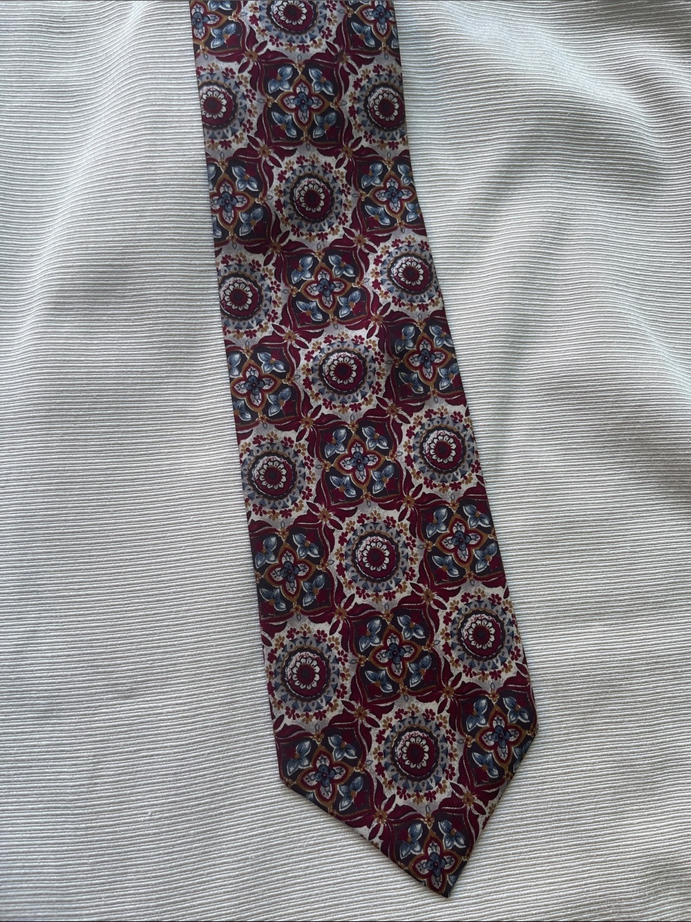 Clubfellow Men's Burgundy Medallion Pattern Tie - Elegant Dress Accessory